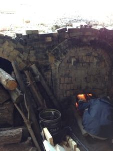 穴窯の窯焚き、、、