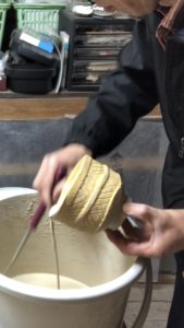 志野茶碗釉薬掛け、、、、