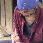 幼稚園児の作品仕上げ作業を、、、、、