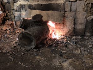 窯焚き中でも作品つくり、、、、