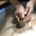 陶芸　須恵器作品作り　手回しロクロ　円筒埴輪、、、、、、