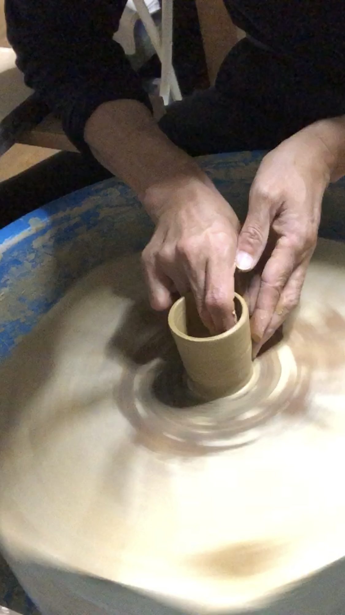 陶芸　須恵器作品作り　手回しロクロ　円筒埴輪、、、、、、