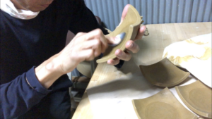 陶芸　須恵器作品　小皿（角）　研く（みがく）、、、、