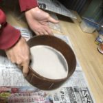 陶芸　釉薬　灰釉薬　篩作業、、、、、、