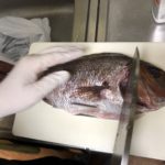 出刃包丁で鯛を、、、、、