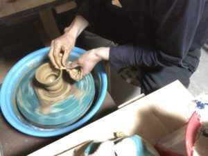 蓋物のロクロ作業、、、、