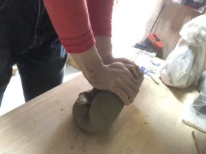 食器つくりの作業を、、、、、