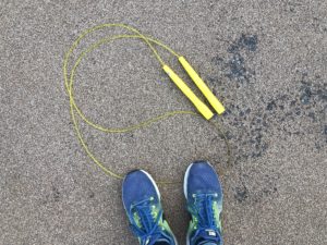 公園で縄跳びを、、、、、