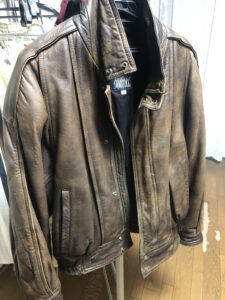 ほぼ40年前の革ジャンに、、、、、
